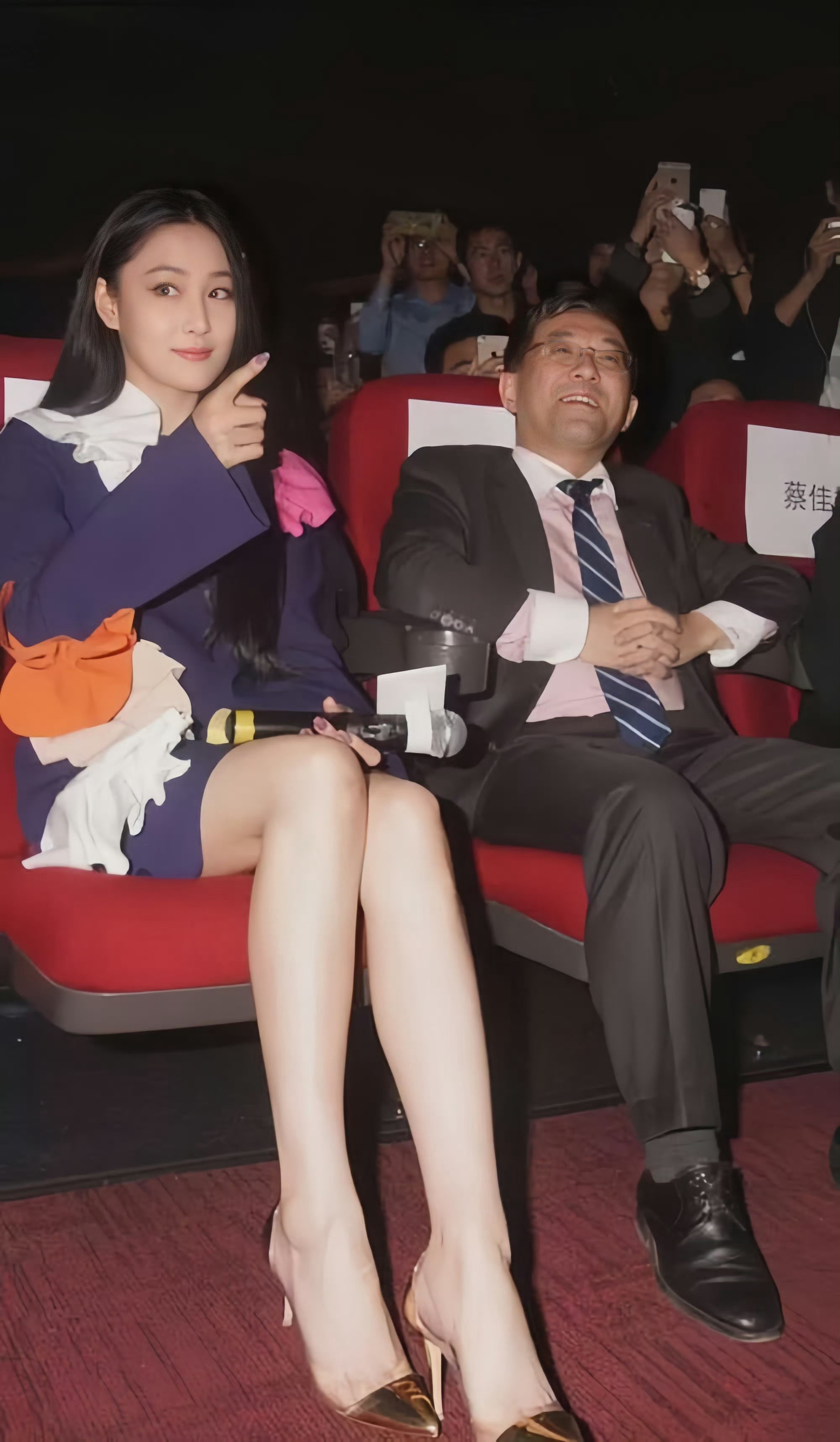 张馨予性感美腿 白皙水嫩光滑,真的顶