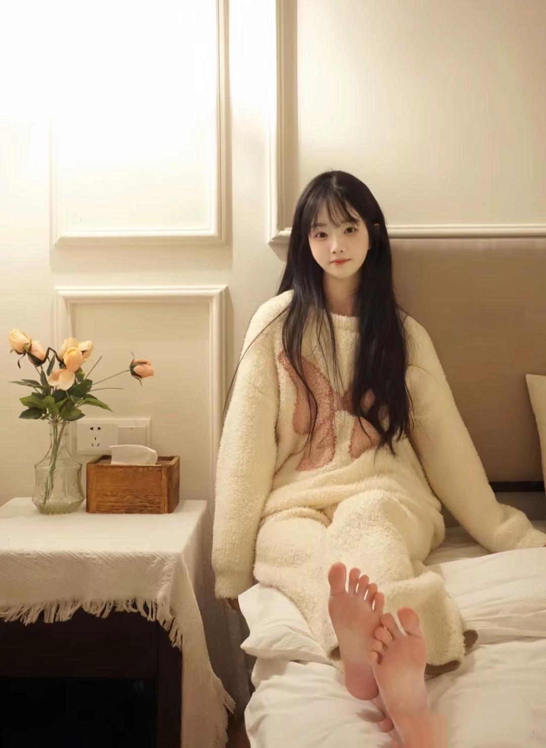 可爱的裸脚小美女写真#漂亮小姐姐