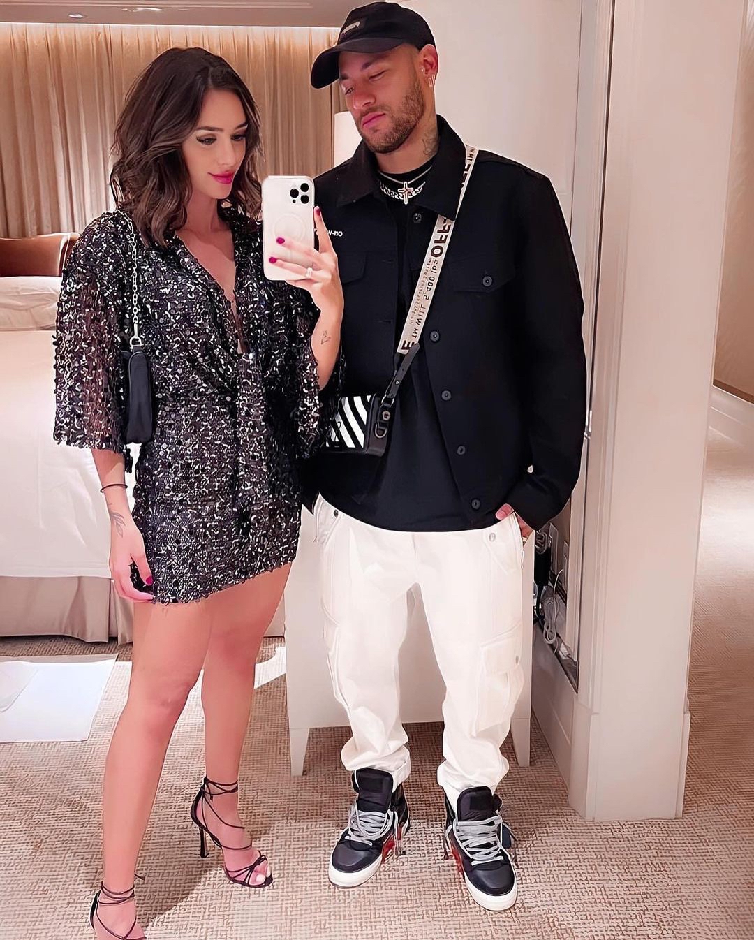 内马尔和布鲁娜合影,两人即将复合#百家观赛团