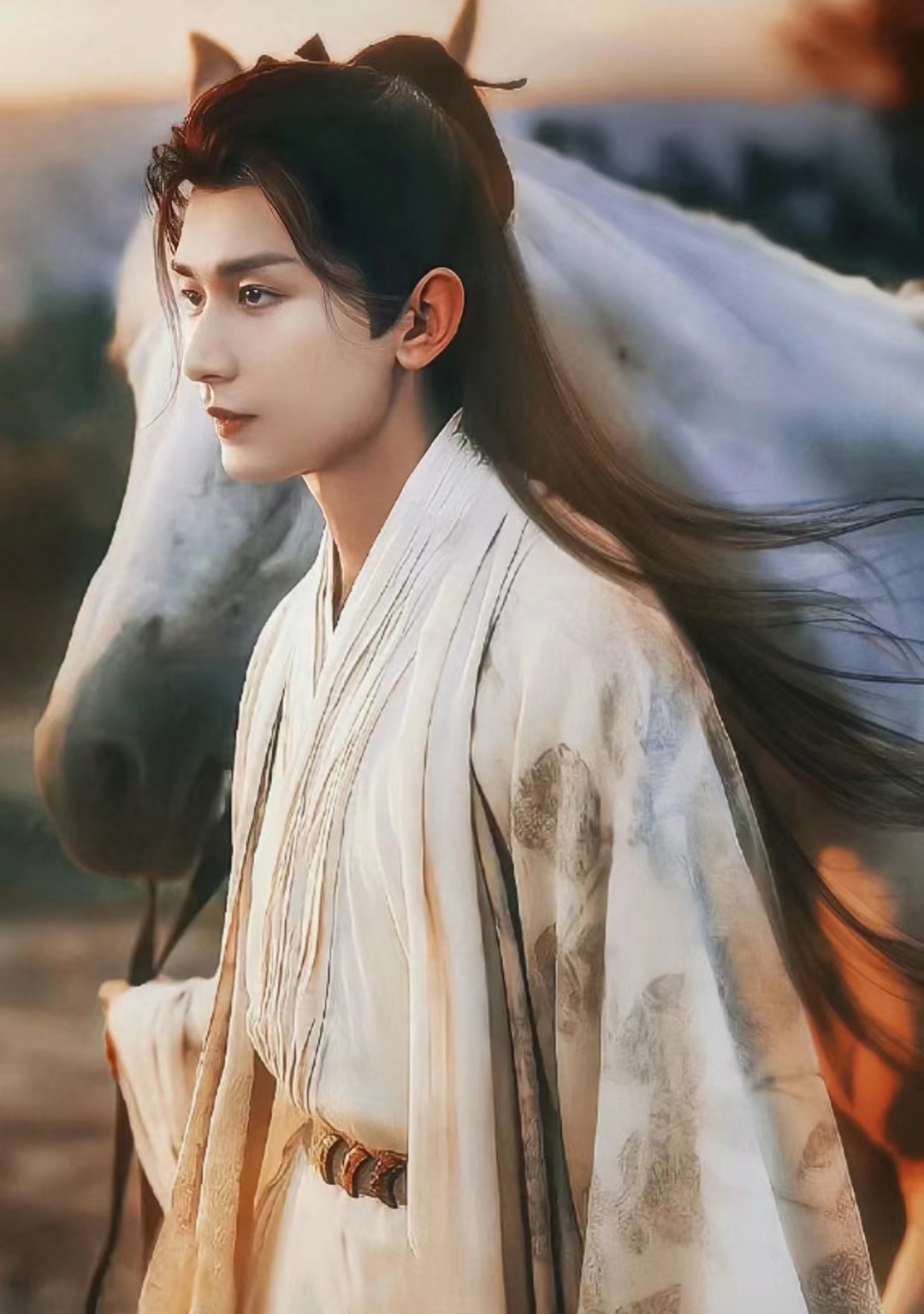 分享一波成毅的适合做壁纸的古装帅图,成毅的古装造型,宛如从古画中