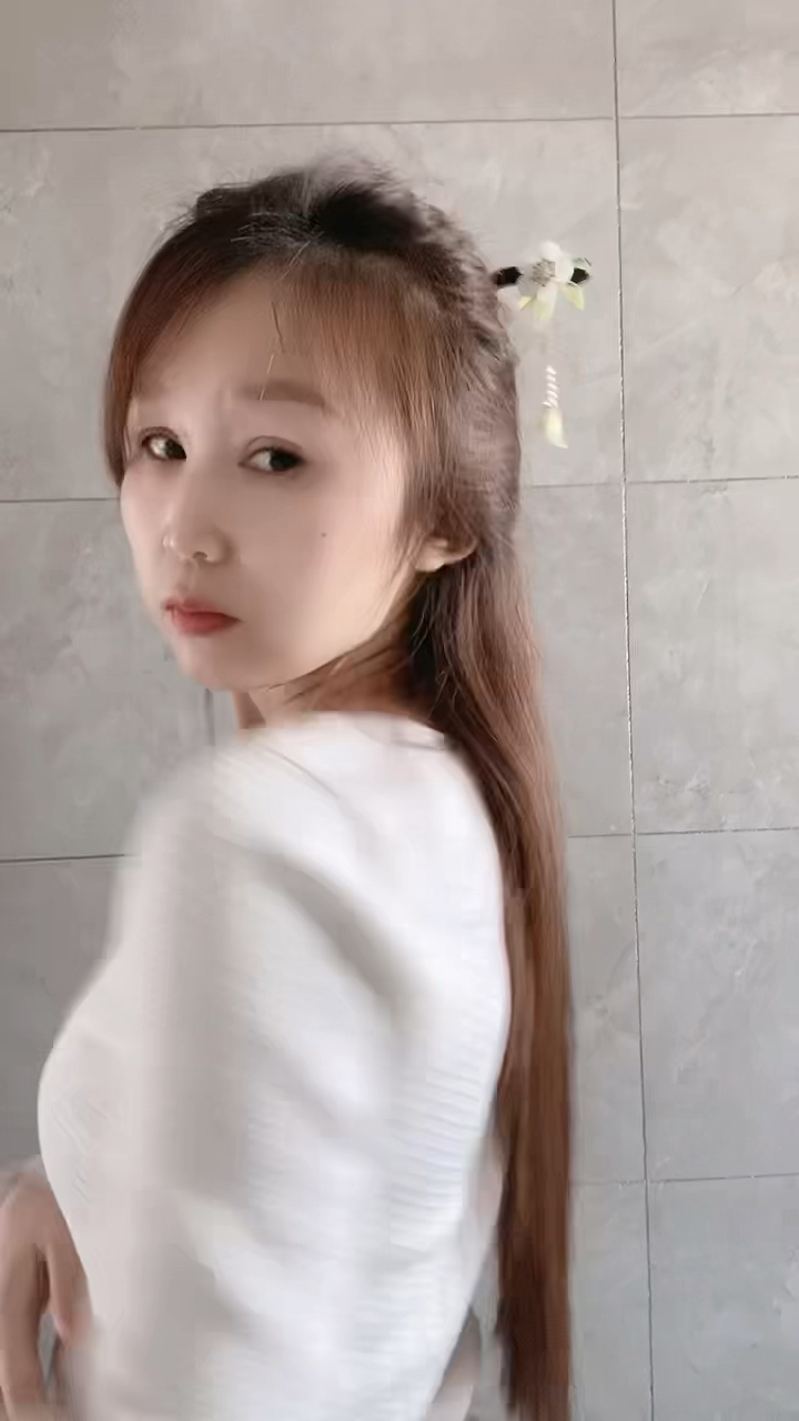 慢动作发簪挽头发教程