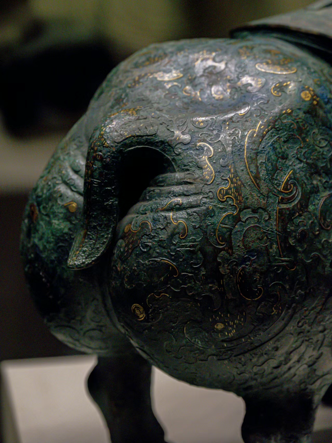 每天认识一个文物:错金银云纹青铜犀尊