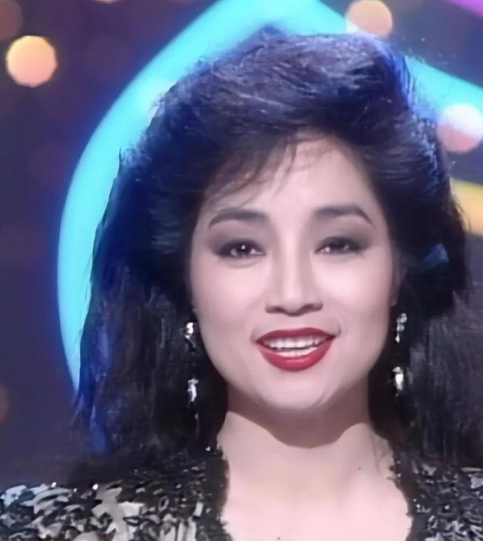 回顾盘点一下华语乐坛八大殿堂级女歌手你觉得前三应该排谁