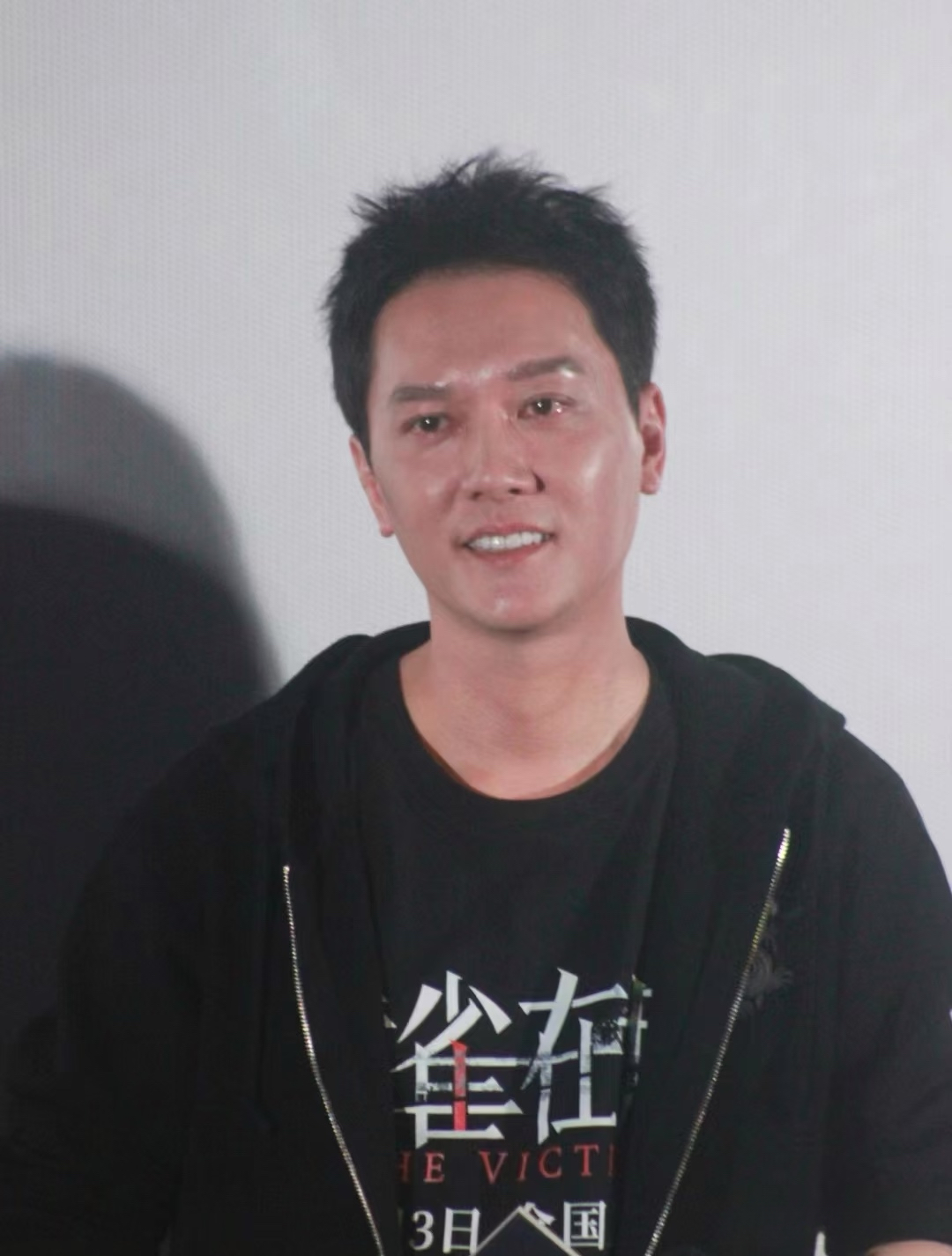冯绍峰怎么感觉油腻了?还是水光肌打太多?隔壁的前妻还貌美如花