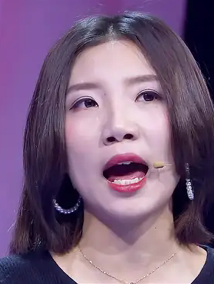 19岁绿茶婊跟老板抢男友赵川拦都拦不住气得女老板当场动手