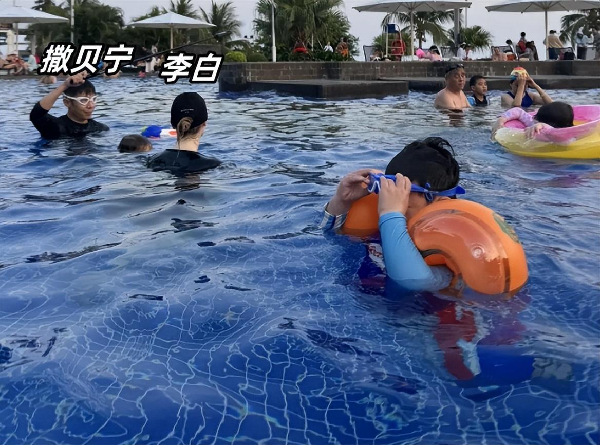 撒贝宁穿潮牌好时髦,李白穿泳衣太性感了!