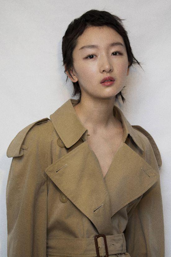 撞衫不可怕谁丑谁尴尬刘亦菲周冬雨同款造型颜值差距高下立见