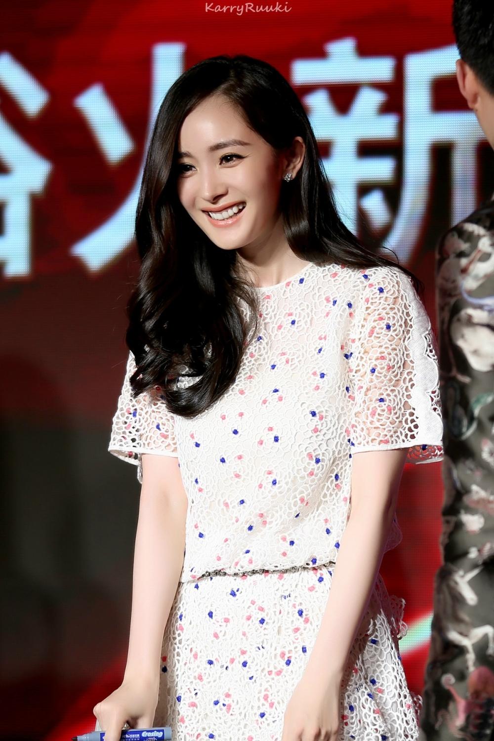 杨幂这一让彻底暴露了真实人品难怪她会被嘉行踢出局