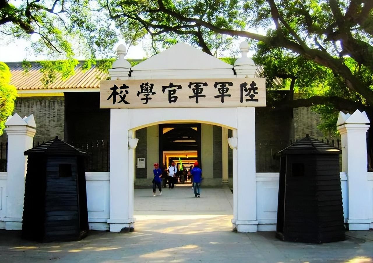 黄埔一期年龄最小的学员一直活到1998年孙女是家喻户晓的明星