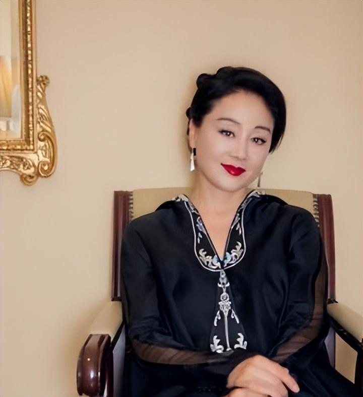 王姬儿子低智自己被骗让女儿上交10年工资61岁的她如今怎样