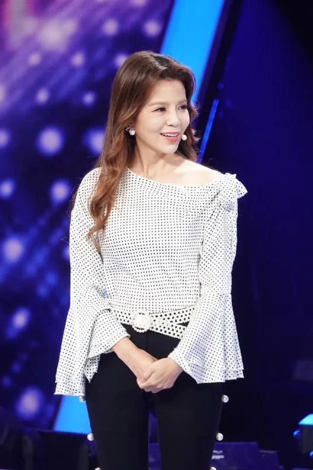 事实证明央视一姐朱迅的离开这是整个主持界的一大损失