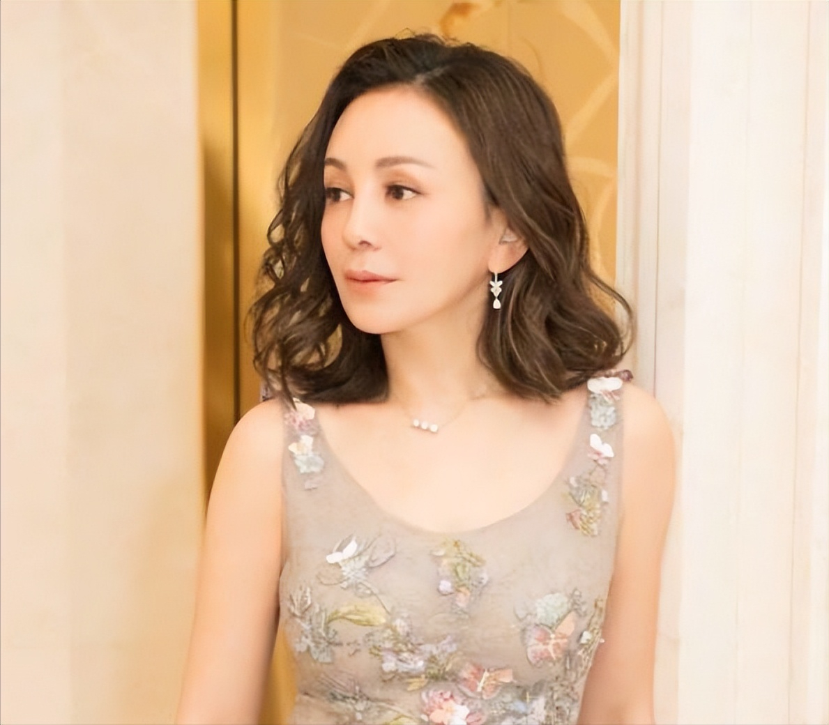 五十岁的王琳拥有二十岁的身材敲了二十年的门才走红