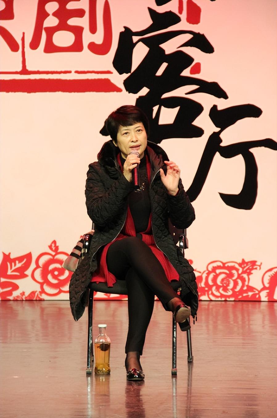 回顾许娣:嫁给初恋恩爱41年生一子,拍戏挣的钱全交给丈夫打理