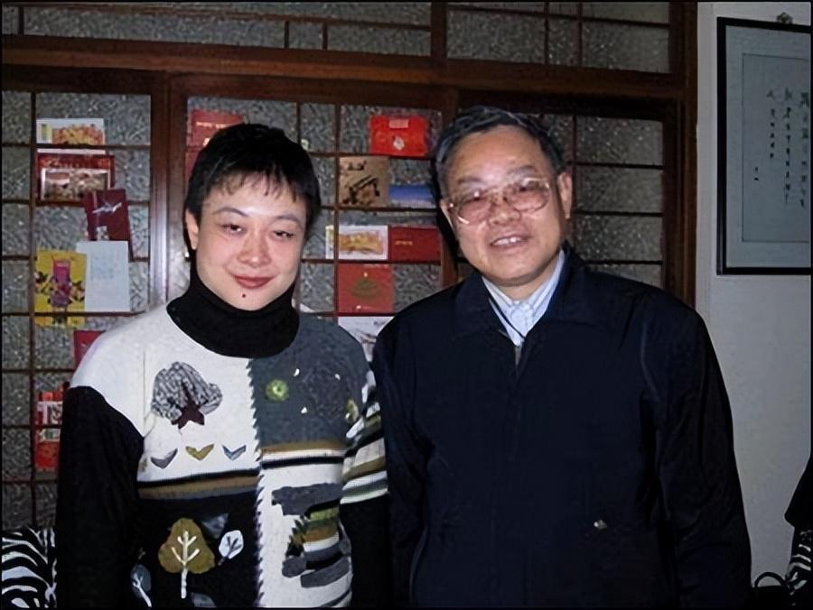 何智丽入日籍改名小山智丽击败邓亚萍大喊哟西后来过得如何