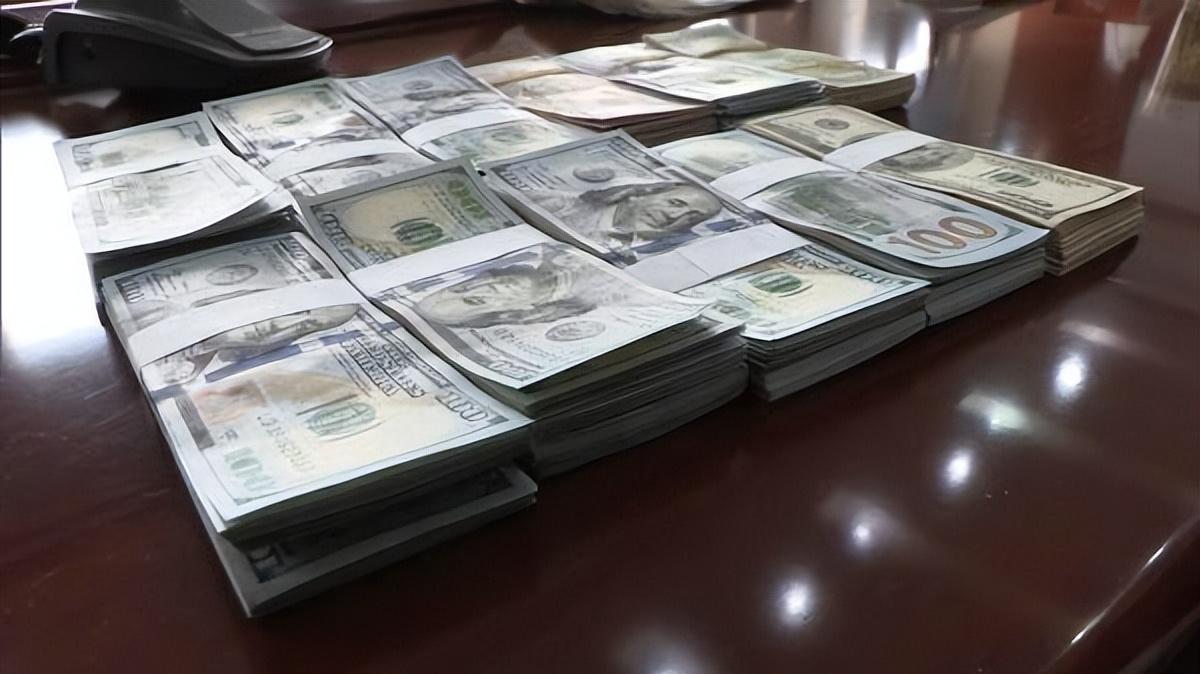 因此,为了10万美元,卢今锡想到了叛国.