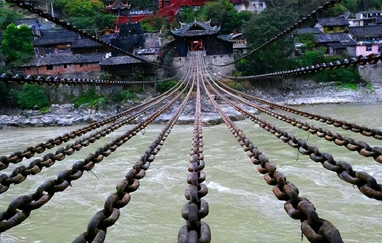 1935年刘文辉如果炸了泸定桥红军可能全军覆没他为何不炸