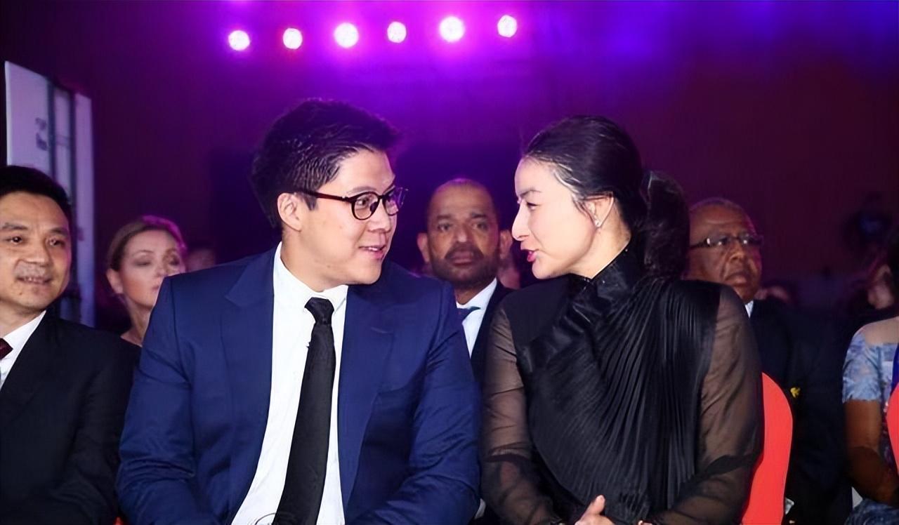 11年后再看郭晶晶才知道嫁给大他两岁的霍启刚到底有多幸福