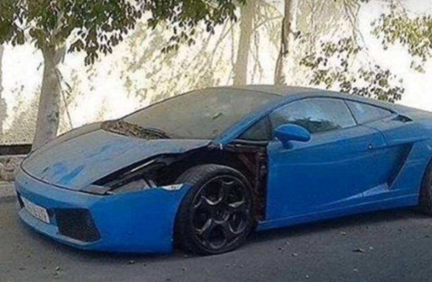 回顾川藏线上很多废弃豪车为何没人捡车主嫌贵路人怕被拖累