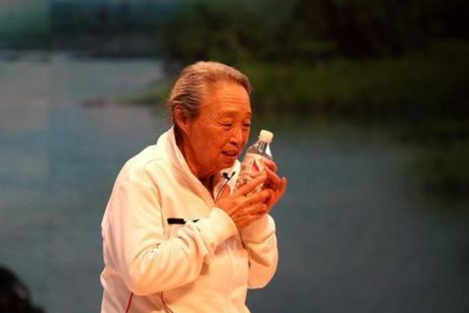 她是国家一级演员因病去世千人含泪送别23岁孙子更是国人骄傲