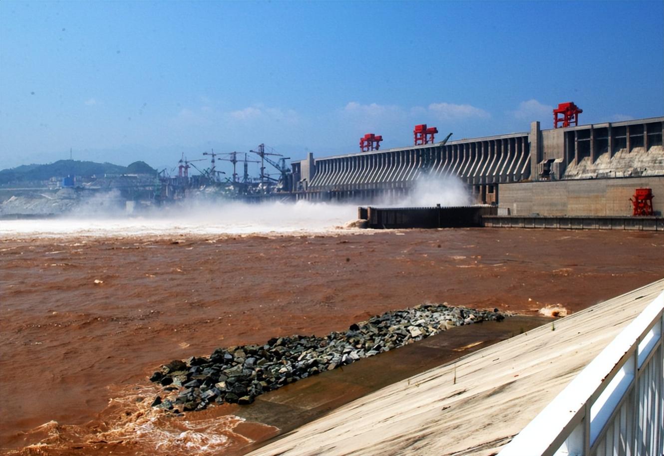 回顾三峡大坝防御能力如何若三峡大坝遭核弹攻击会发生什么