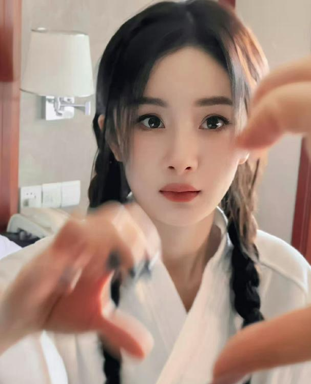 杨幂:从童星到顶流