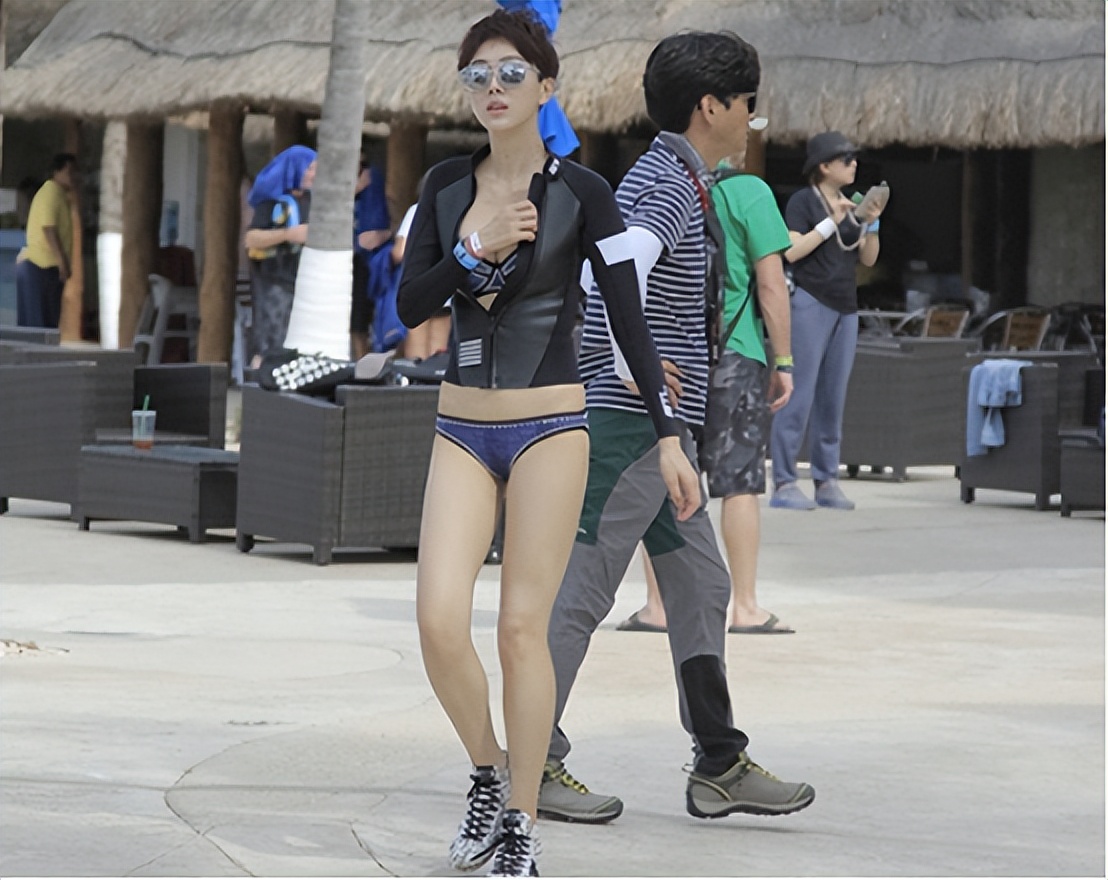 姜妍的身材有多棒?穿大码泳衣都遮不住,志玲姐姐直言"羡慕"