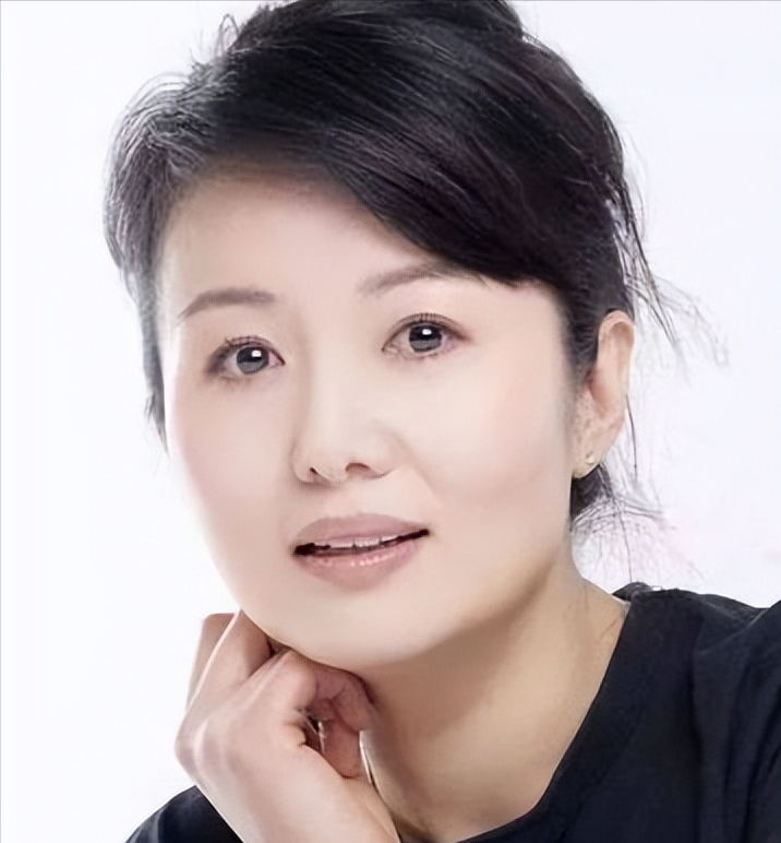 纪实赵君与妻子郑卫莉离婚22年后,一个孤身一人,一个幸福美满!