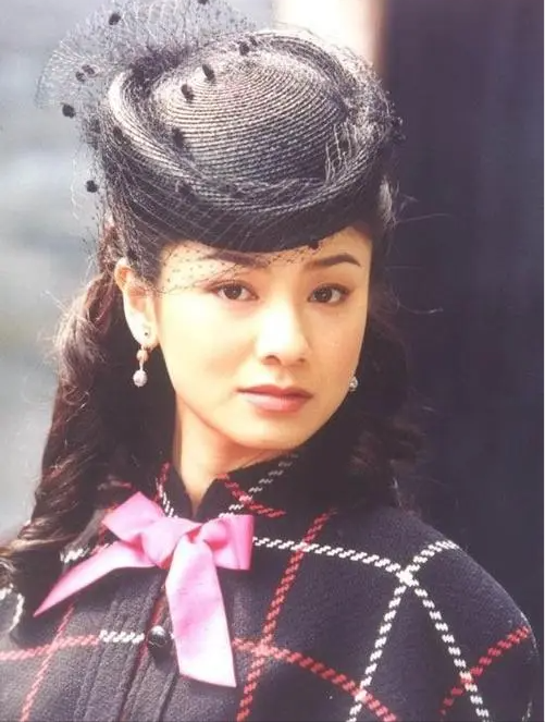 都说儿子长相随妈妈但这6位顶级大美人儿子颜值却堪比路人