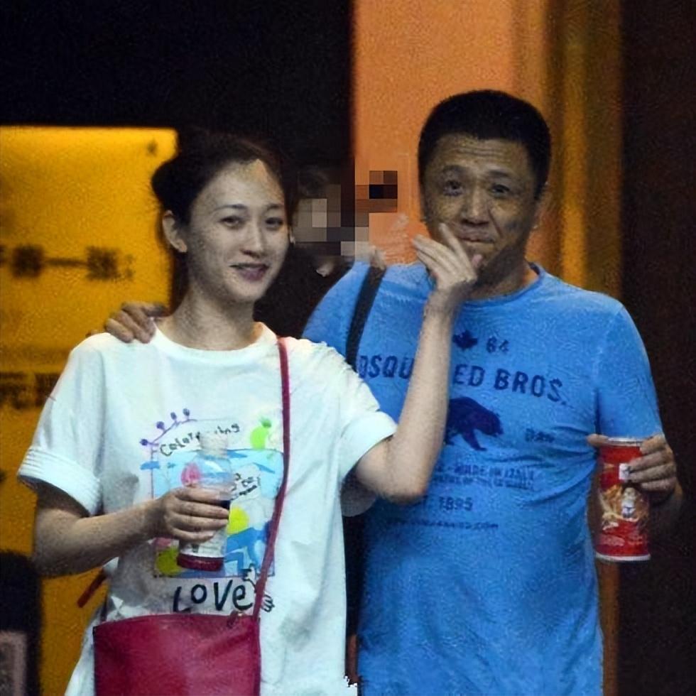徐梵溪与知名导演徐佳宁的八年情感纠葛,就像一部现实版的爱情大戏