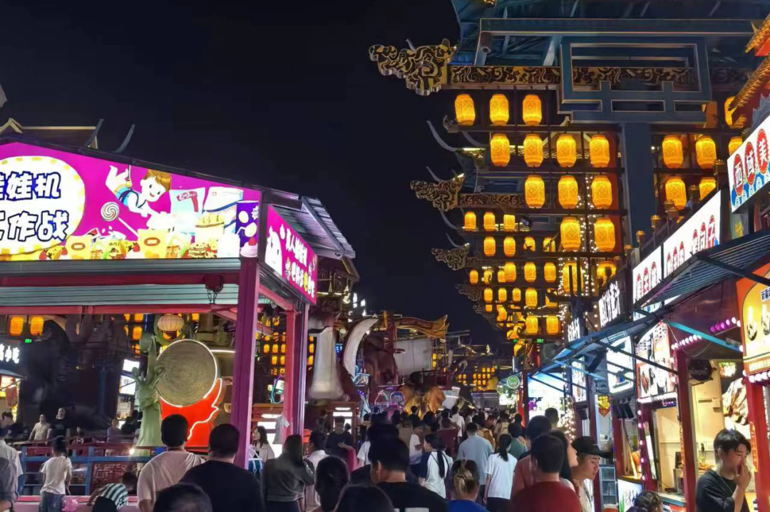 活动开始,浓厚的民俗风情和非遗文化将溢满南宁之夜和象州梦幻夜街区