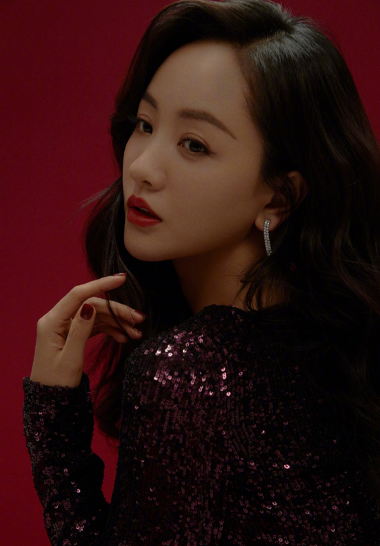 杨蓉绝美时刻身高不够身材来凑内娱最美性感花瓶