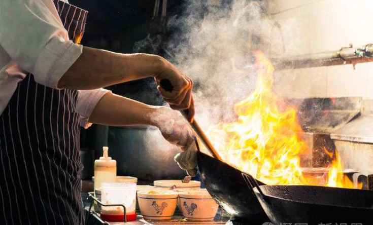 回顾潜逃28年他从乞丐变富商年入百万娶妻生子员工老板人好