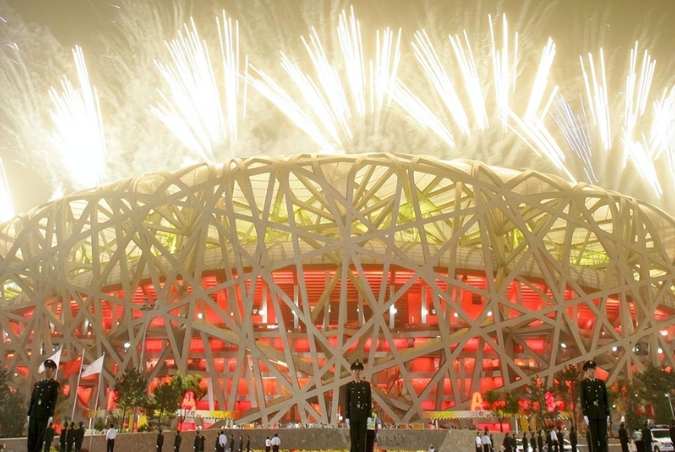 北京国家体育场,俗称"鸟巢",作为2008年北京奥运会的主场馆,见证了无