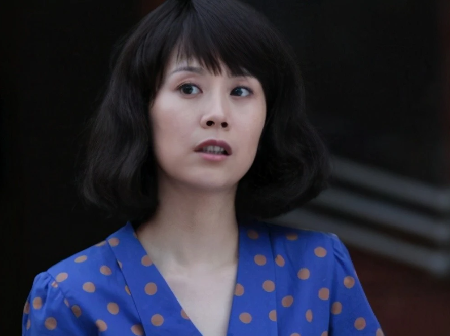 还在比美事实证明被嘲笑脸垮的海清早就走上了另一条大道上