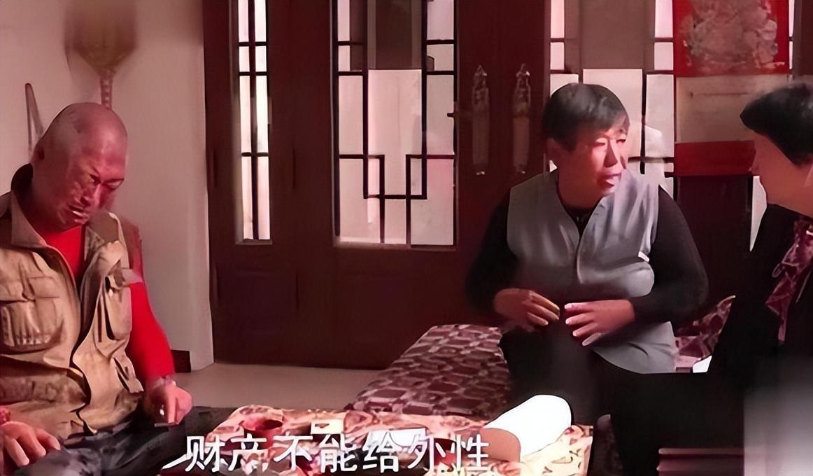 回顾91岁老人被拒之门外大儿子让她进门我对不起去世的妻子