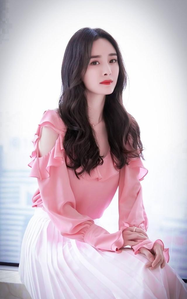 杨幂这一让彻底暴露了真实人品难怪她会被嘉行踢出局