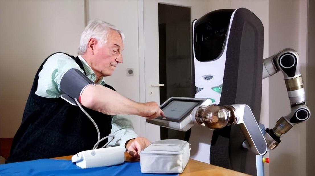 回顾代替护工和子女养老机器人即将走入家庭价格能接受吗