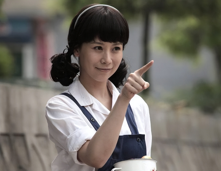 还在比美事实证明被嘲笑脸垮的海清早就走上了另一条大道上