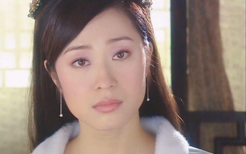 陈法蓉在《水月洞天》中饰演尹天雪一角,尹天雪是御剑山庄的大小姐