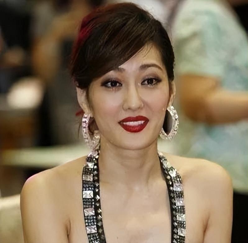 孟广美:从破旧小屋到舞台中央的璀璨明星
