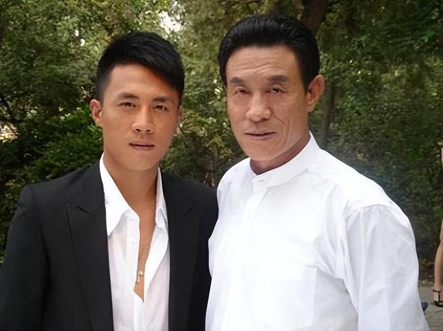 说实话对于杜志国和杜淳很少有人知道他们竟然是父子,毕竟这两人真的
