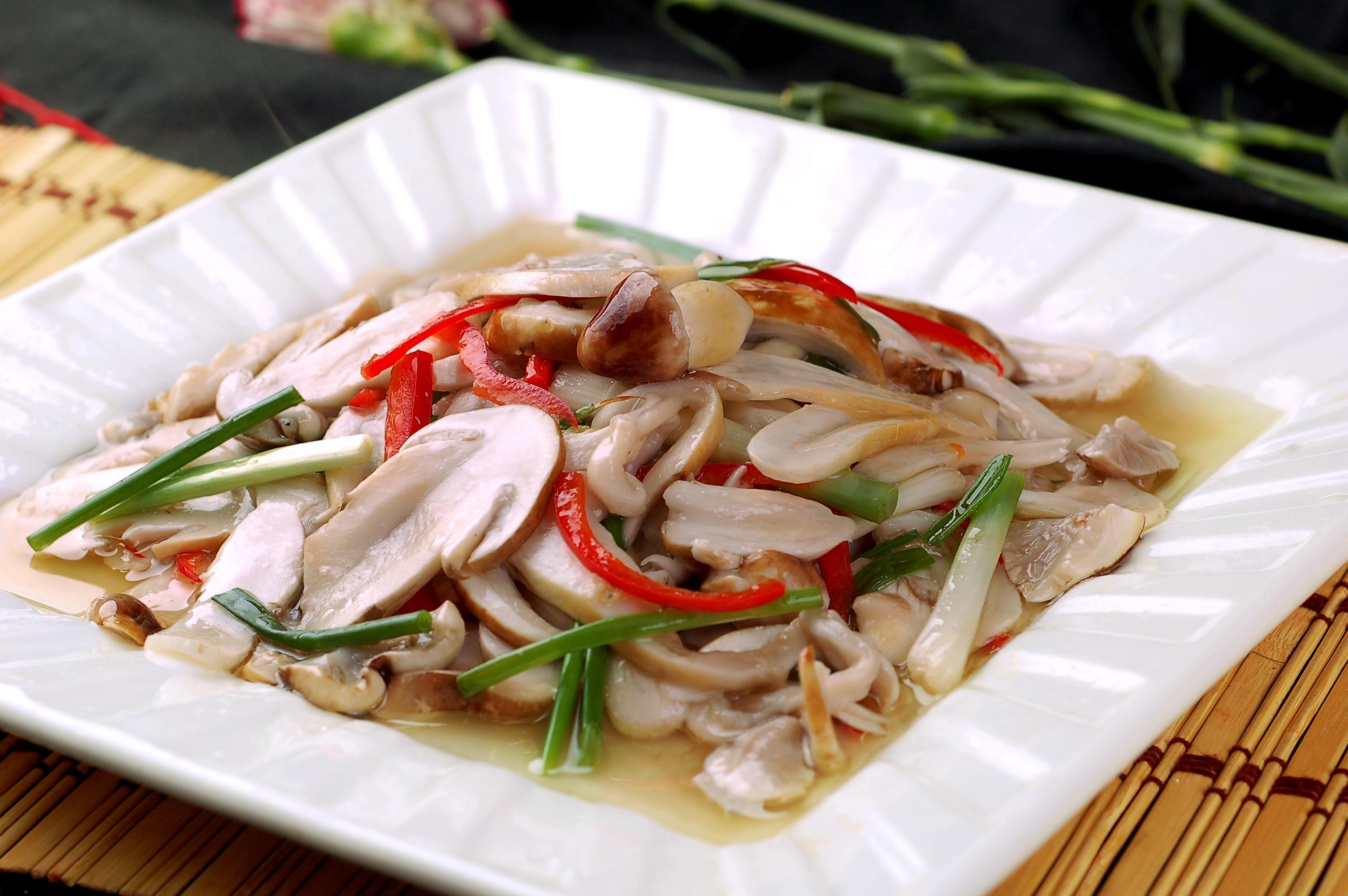 让舌尖惊艳的美味,教你营养解馋的小炒牛肝菌,刚上桌就被抢光光