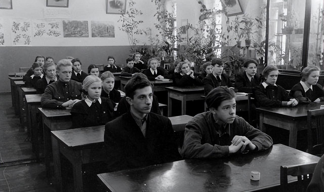 黄埔一期年龄最小的学员一直活到1998年孙女是家喻户晓的明星