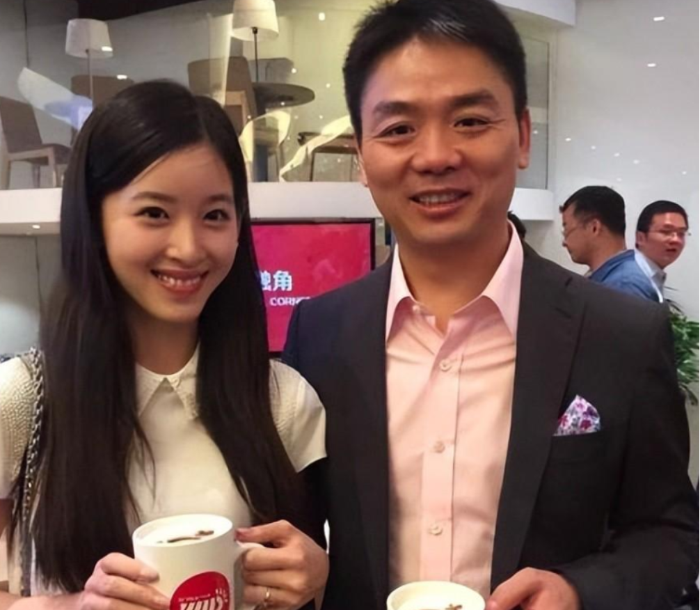 刘强东把章泽天的女儿宠成公主前任生的儿子却是他一生的痛