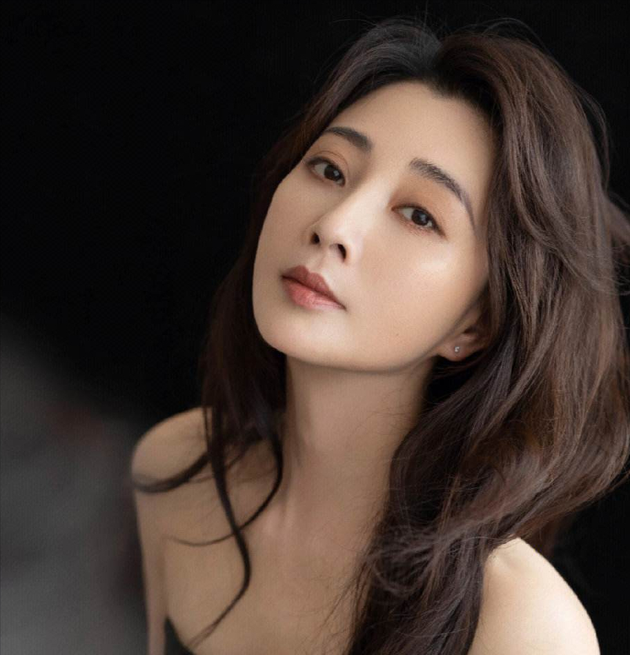 还是"浙商家庭事业双丰收的骆玉珠"或者是《人世间》中那个