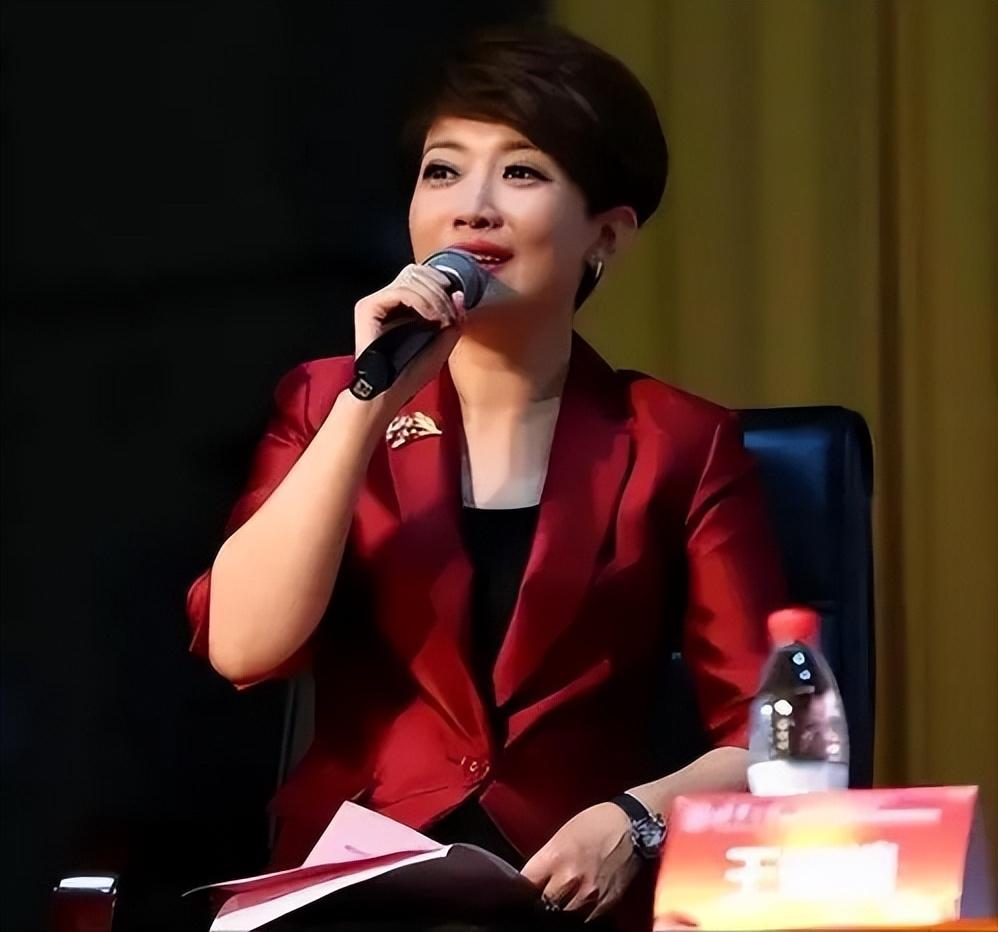 在沈阳台的日子,王端端兢兢业业,先后主持了《知识与生活》《电脑时代