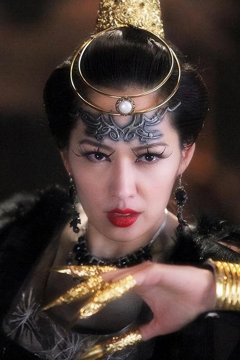 她凭借身材在大陆捞金翻脸吐槽内地脏乱差如今嫁入豪门当富太