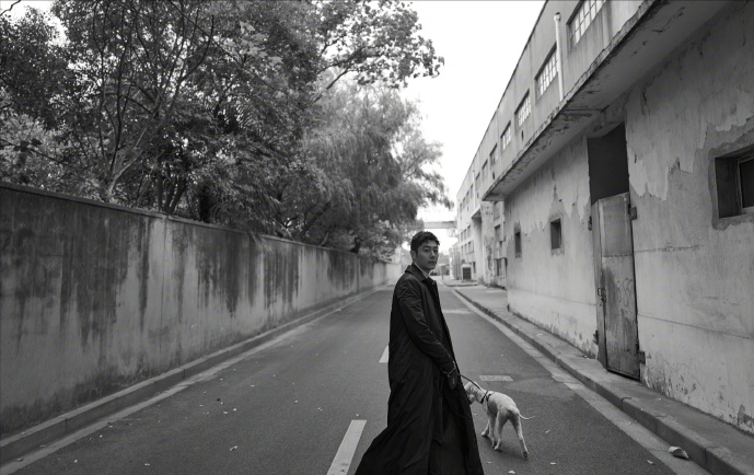 朱传武是朱开山的二儿子,是一个性格倔强,恩怨分明,民具有族大义的人