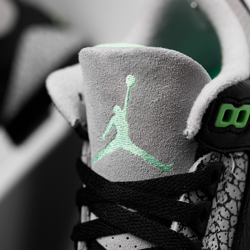 上月新鞋市价有点离谱有双aj一夜起飞已经破万了