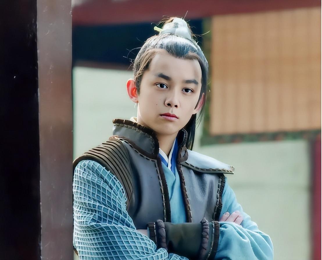 8位童星现状对比吴磊成顶流张一山陷入困境他彻底消失